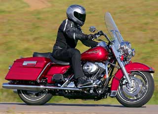 HARLEY-DAVIDSON ROAD KINGHigh Points Best exhaust note Removable windshield Most customizing optionsLow Points Hard seat Down on power Odd mirrorsFirst Changes Shorter windshield (for shorter riders) Aftermarket seat HARLEY-DAVIDSON ROAD KINGHigh Points Best exhaust note Removable windshield Most customizing optionsLow Points Hard seat Down on power Odd mirrorsFirst Changes Shorter windshield (for shorter riders) Aftermarket seat